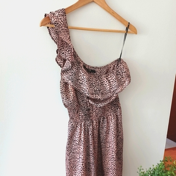 ⚡️SALE⚡️🌱Host Pick🌱Forever 21 Blush and Black One Shoulder Dress - Picture 5 of 8